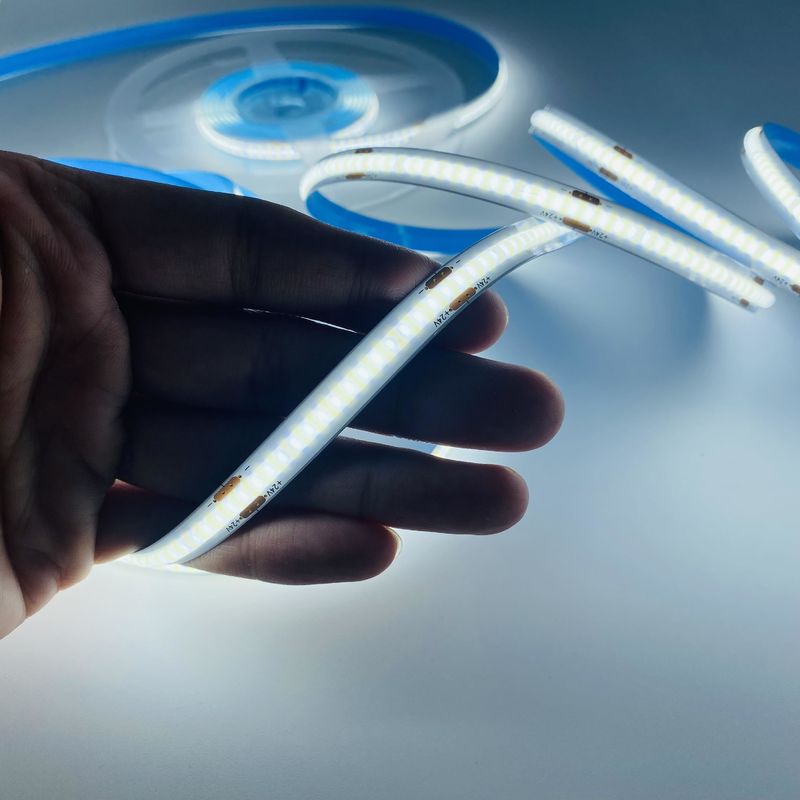 Zestaw pasów LED DC12V/24V ze zmniejszalnymi światłami COB i inteligentnym sterownikiem