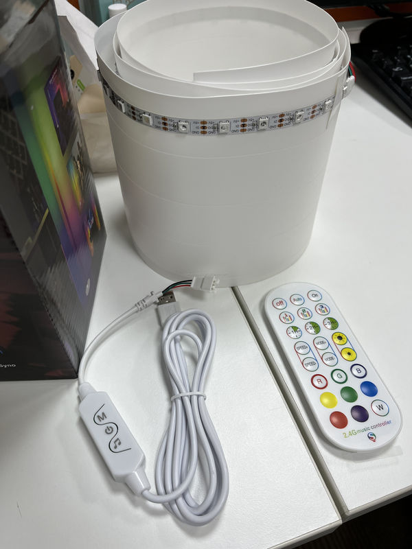 Wi-Fi App Controlled Corner Floor Light z dimmable Rainbow LED i rytmem dźwięku